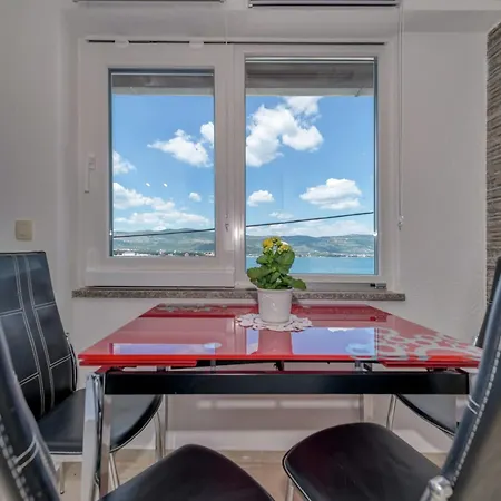 Apartment Ocean Views & Tranquil Living, Cleaning Included Trogir