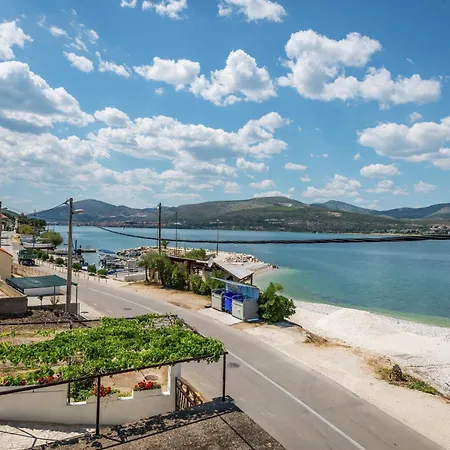 Ocean Views & Tranquil Living, Cleaning Included Apartment