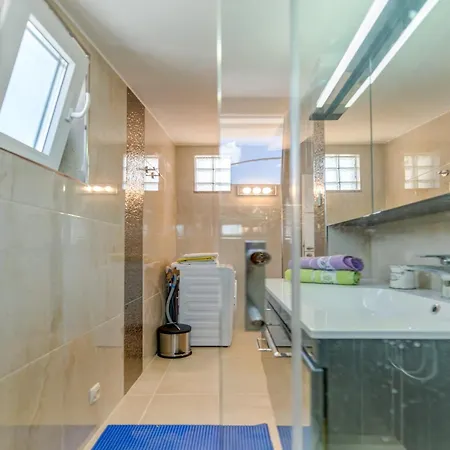 Ocean Views & Tranquil Living, Cleaning Included Apartment *