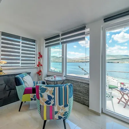 Ocean Views & Tranquil Living, Cleaning Included Apartment